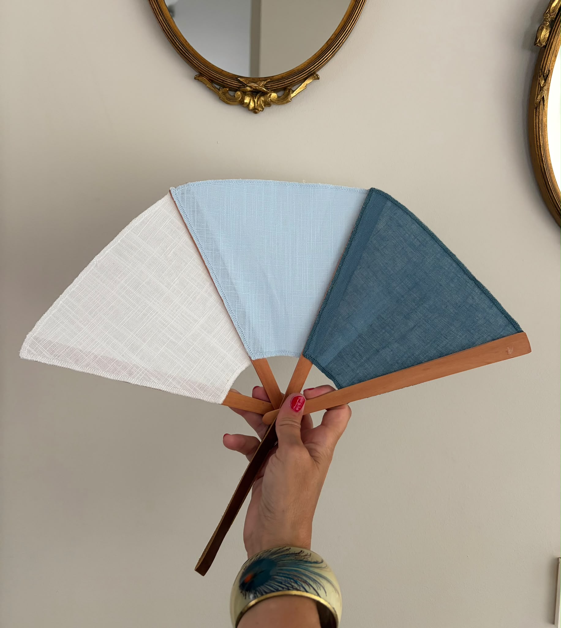 Abanico lino azul y madera